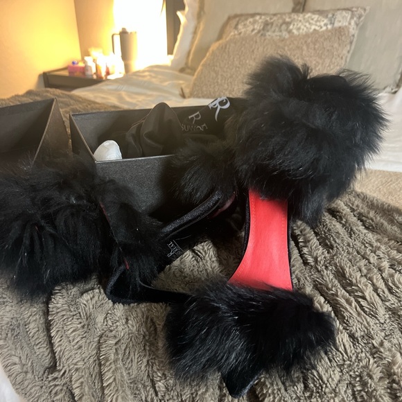 GSUWOO fuzzy heels - Picture 2 of 3